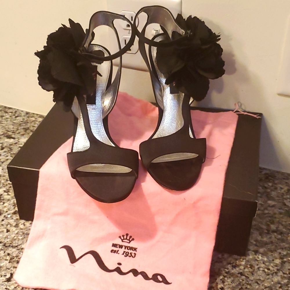 Authentic Black ladies Nina shoe